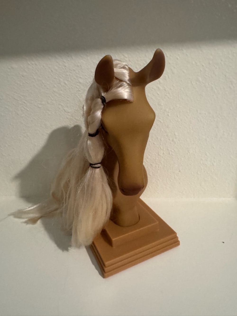 Breyer Blonde-Maned Tan Horse Bust Figurine